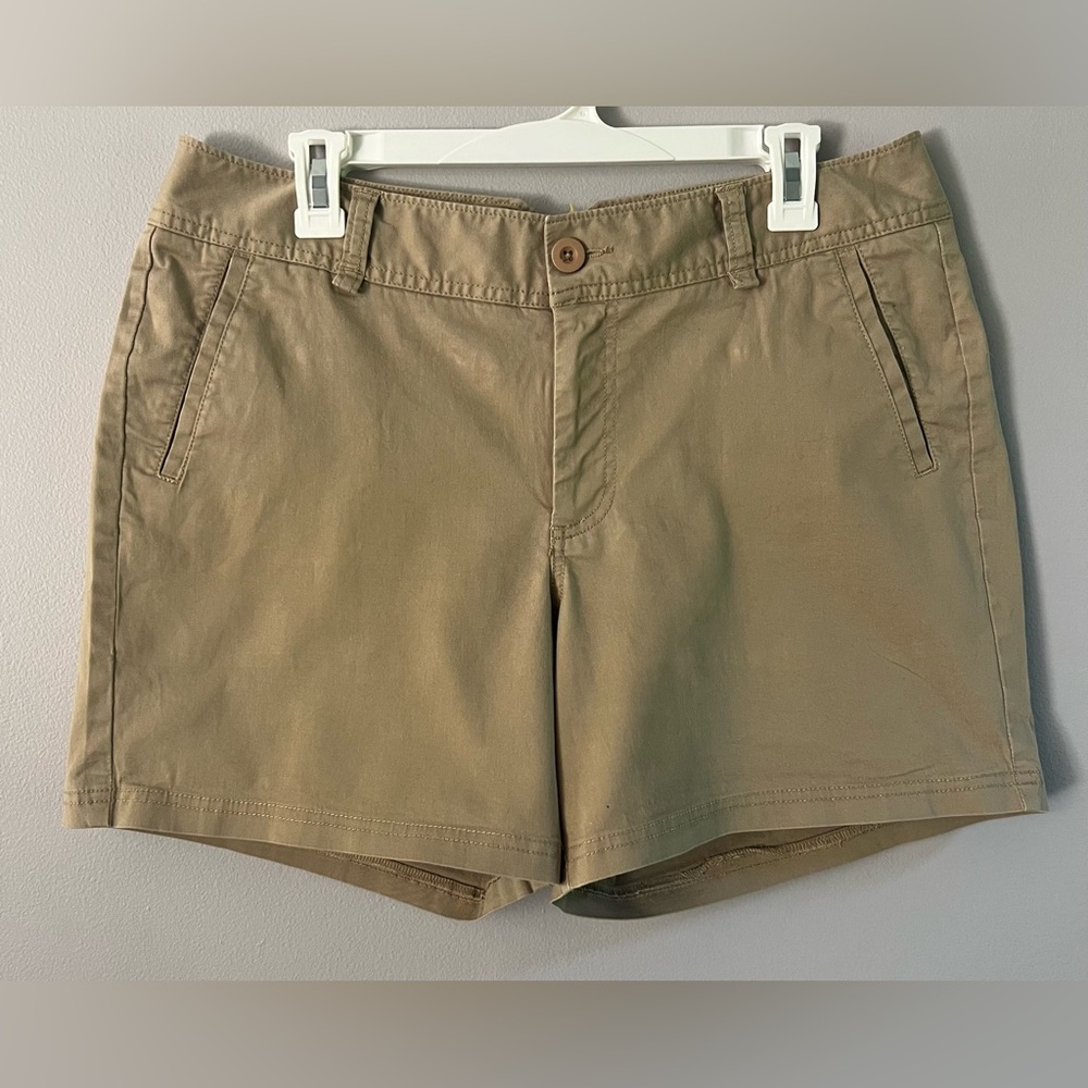 Dockers Women's Tan Bermudas